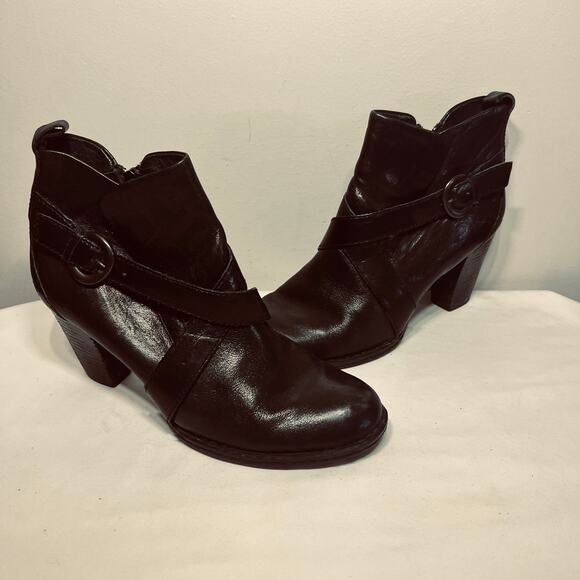 Born Boots Shola Black Leather Harness Strap Zip Ankle Stacked Heel Booties 9M - Picture 1 of 8